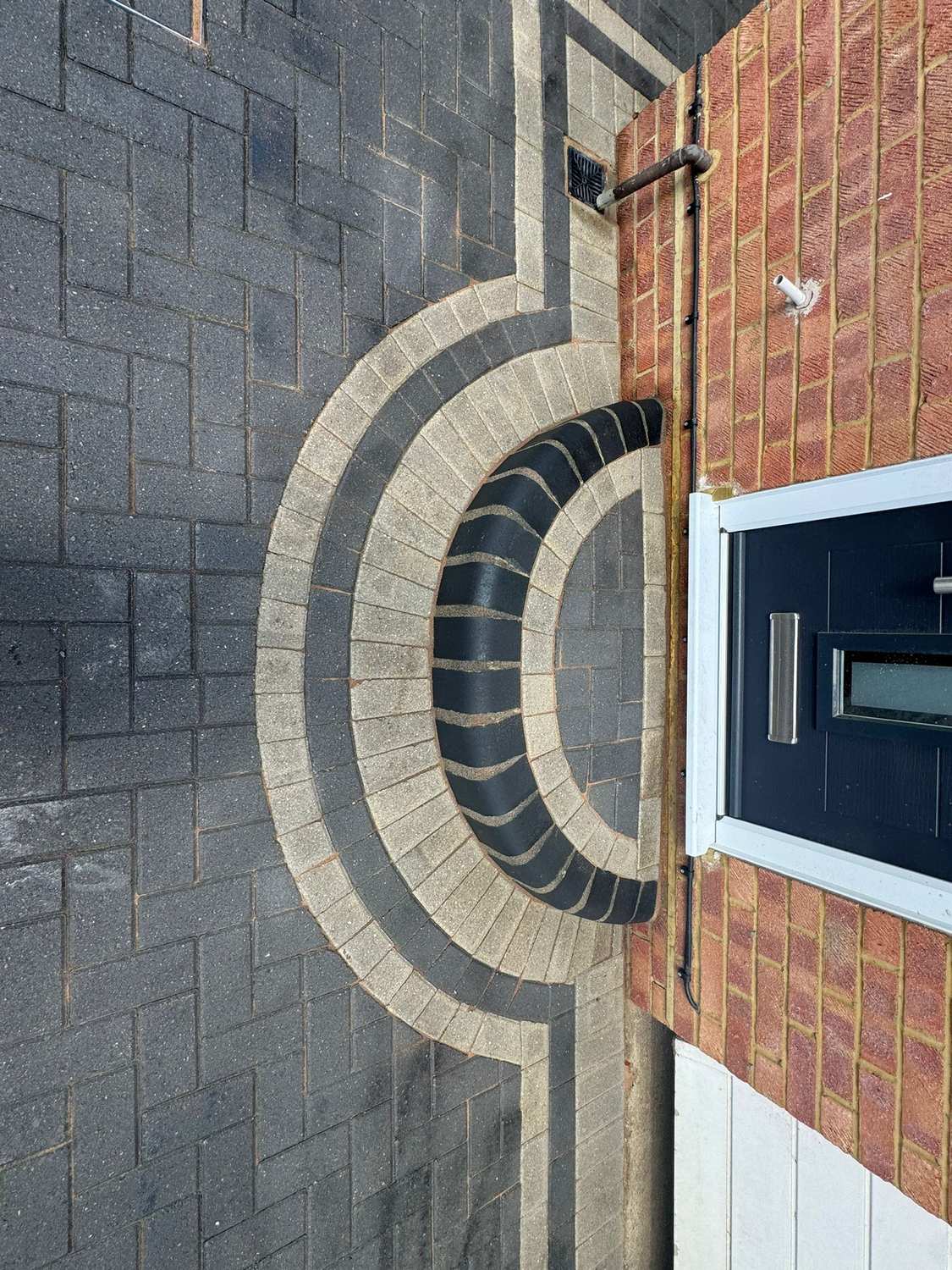 Block paving circle feature