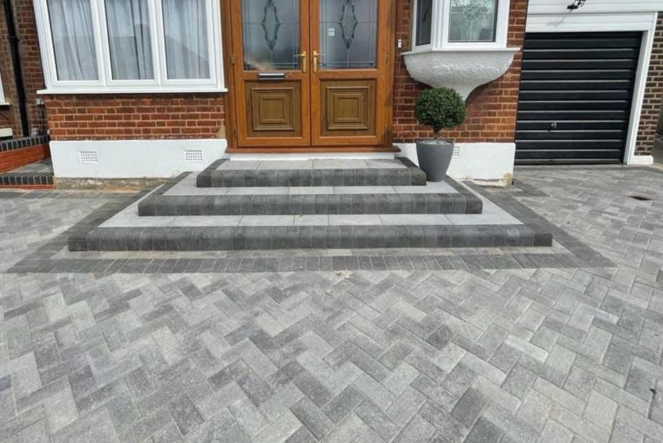 Porcelain patio and steps
